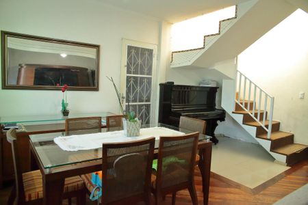 Casa à venda com 179m², 4 quartos e 2 vagasSala