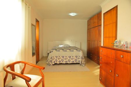 Casa à venda com 179m², 4 quartos e 2 vagasQuarto