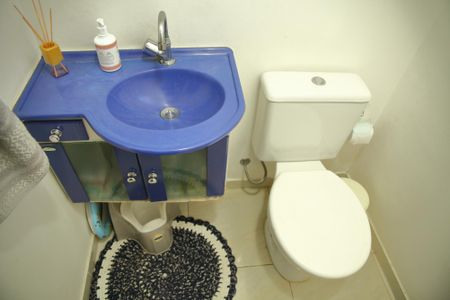 Casa à venda com 179m², 4 quartos e 2 vagasBanheiro Social