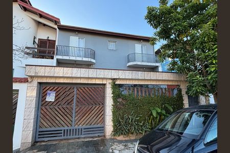 Casa à venda com 179m², 4 quartos e 2 vagasFachada