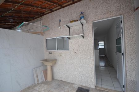 Casa para alugar com 63m², 2 quartos e 1 vagaÁrea de Serviço