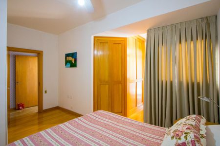 Apartamento à venda com 320m², 4 quartos e 2 vagasQuarto 1 - Suíte