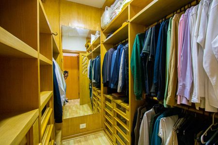 Apartamento à venda com 320m², 4 quartos e 2 vagasCloset do quarto 2