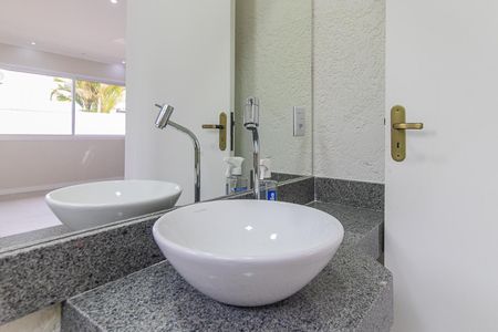 Casa de condomínio à venda com 314m², 3 quartos e sem vagaLavabo