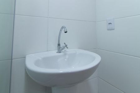 Banheiro de apartamento para alugar com 1 quarto, 24m² em Hípica, Porto Alegre