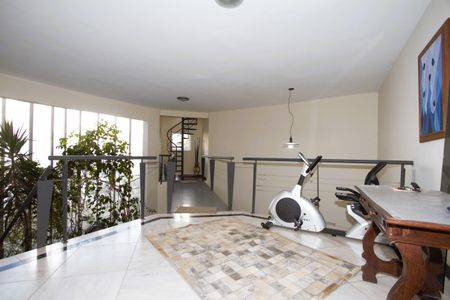 Apartamento à venda com 580m², 6 quartos e 6 vagasCorredor