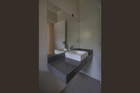 Casa à venda com 314m², 3 quartos e 2 vagasBanheiro da Suíte