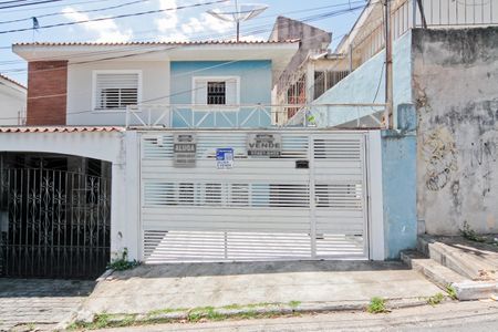 Casa à venda com 116m², 3 quartos e 2 vagas Casa à venda com 116m², 3 quartos e 2 vagasFachada + Placa