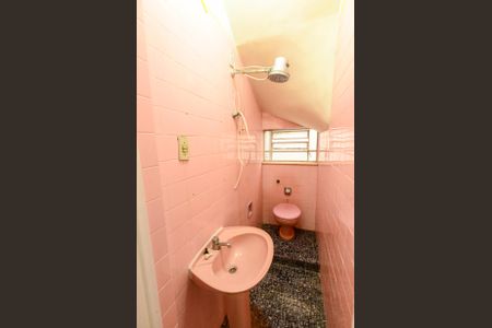 Casa de condomínio à venda com 250m², 4 quartos e 2 vagasLavabo