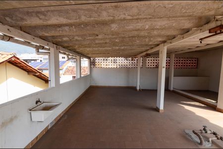 Casa de condomínio à venda com 250m², 4 quartos e 2 vagasTerraço