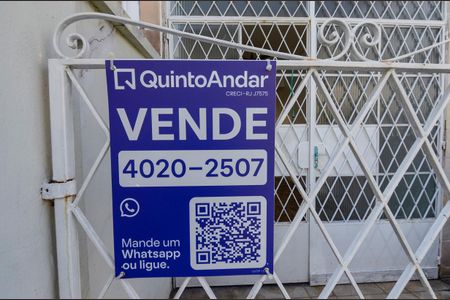 Casa de condomínio à venda com 250m², 4 quartos e 2 vagasFachada