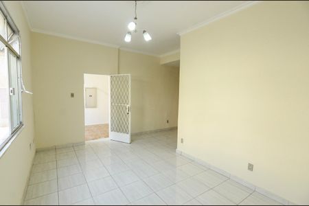 Casa de condomínio à venda com 250m², 4 quartos e 2 vagasSala