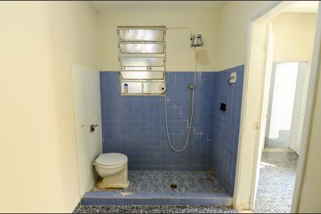 Casa de condomínio à venda com 250m², 4 quartos e 2 vagasBanheiro de Serviço