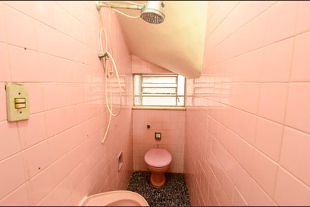 Casa de condomínio à venda com 250m², 4 quartos e 2 vagasLavabo