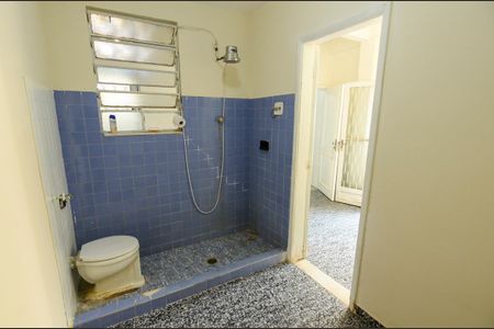 Casa de condomínio à venda com 250m², 4 quartos e 2 vagasBanheiro de Serviço