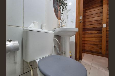 Casa de condomínio à venda com 170m², 3 quartos e 1 vagaBanheiro Social
