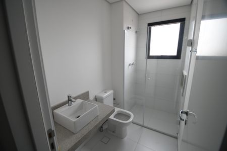 Apartamento à venda com 80m², 2 quartos e 2 vagasBanheiro da Suíte 2