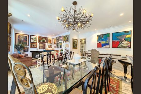 Sala de casa à venda com 4 quartos, 241m² em Santa Lúcia, Belo Horizonte