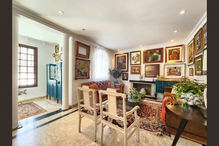 Sala de casa à venda com 4 quartos, 241m² em Santa Lúcia, Belo Horizonte