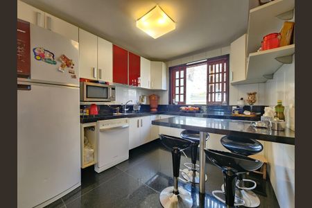 Casa à venda com 241m², 4 quartos e 3 vagasCozinha