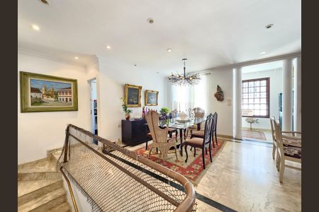 Casa à venda com 241m², 4 quartos e 3 vagasSala