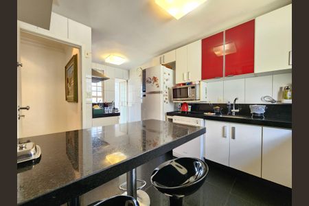 Casa à venda com 241m², 4 quartos e 3 vagasCozinha