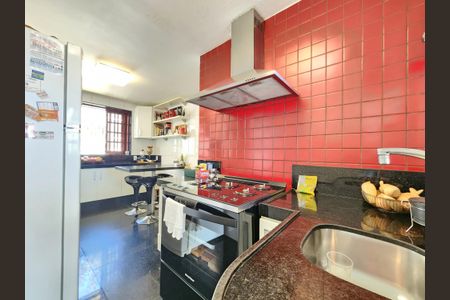 Casa à venda com 241m², 4 quartos e 3 vagasCozinha