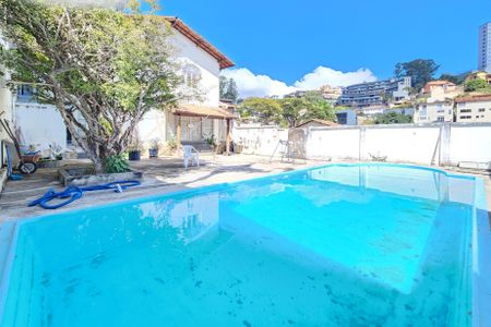Casa à venda com 241m², 4 quartos e 3 vagasPiscina e quintal