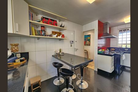 Casa à venda com 241m², 4 quartos e 3 vagasCozinha