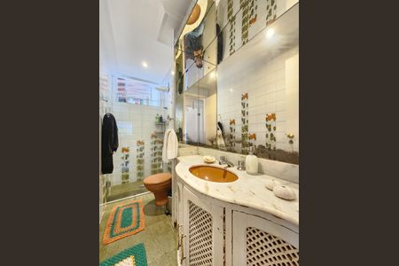 Casa à venda com 241m², 4 quartos e 3 vagasBanheiro Social