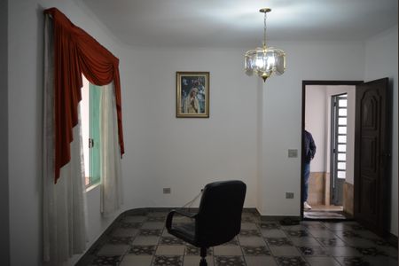 Casa à venda com 240m², 3 quartos e 2 vagasSala