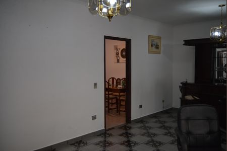 Casa à venda com 240m², 3 quartos e 2 vagasSala