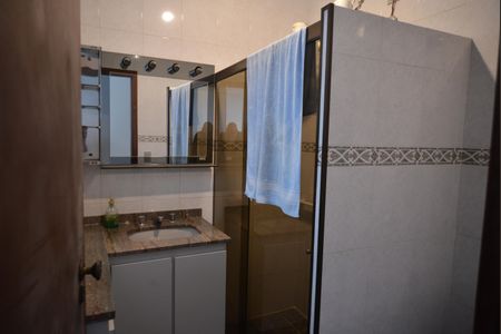 Casa à venda com 240m², 3 quartos e 2 vagasBanheiro Social