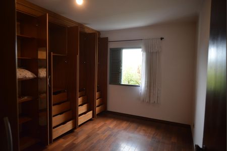 Casa à venda com 240m², 3 quartos e 2 vagasSuíte