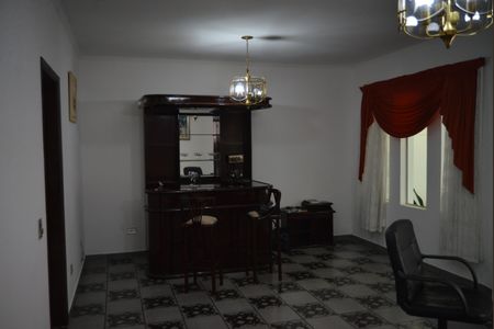 Casa à venda com 240m², 3 quartos e 2 vagasSala