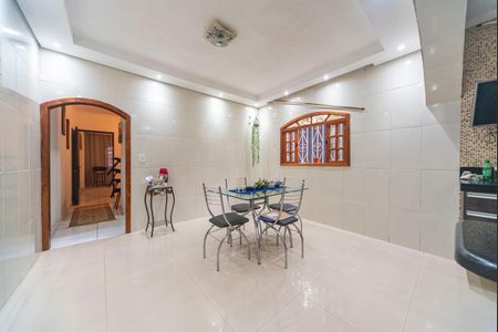 Casa à venda com 125m², 3 quartos e 2 vagasCopa e Cozinha