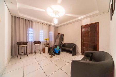 Casa à venda com 125m², 3 quartos e 2 vagasSala