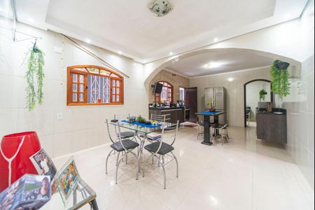 Casa à venda com 125m², 3 quartos e 2 vagasCopa e Cozinha