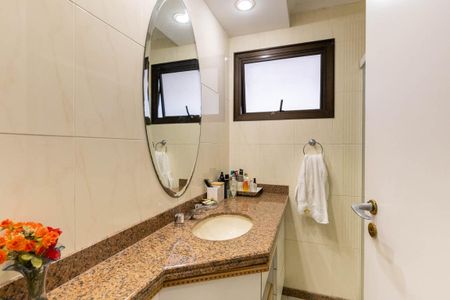 Apartamento à venda com 200m², 3 quartos e 3 vagasBanheiro da Suíte 1