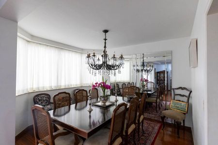 Apartamento à venda com 200m², 3 quartos e 3 vagasSala