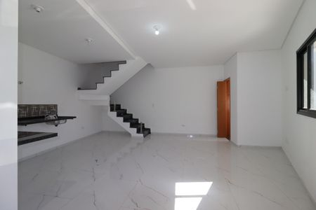 Sala de casa para alugar com 2 quartos, 101m² em Vila Lucinda, Santo André
