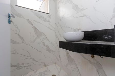 Casa à venda com 130m², 3 quartos e 3 vagasBanheiro 2