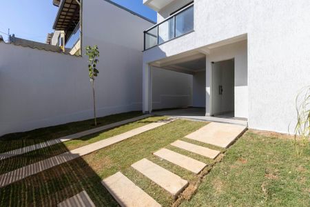 Casa à venda com 130m², 3 quartos e 3 vagasÁrea Externa