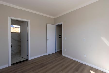 Casa à venda com 130m², 3 quartos e 3 vagasSuíte