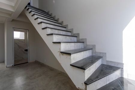 Casa à venda com 183m², 3 quartos e 3 vagasEscada