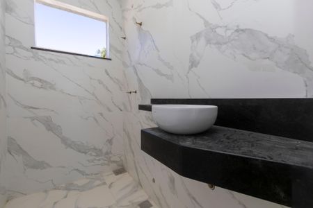 Casa à venda com 183m², 3 quartos e 3 vagasBanheiro Social 1