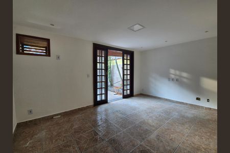 Casa de condomínio à venda com 120m², 2 quartos e 1 vagaSala