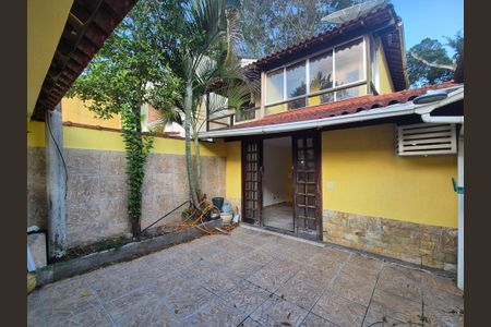 Casa de condomínio à venda com 120m², 2 quartos e 1 vagaÁrea externa