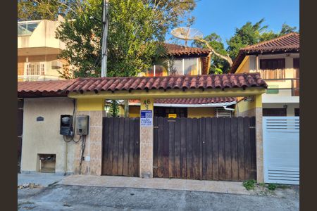 Casa de condomínio à venda com 120m², 2 quartos e 1 vagaFachada