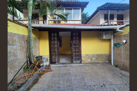 Casa de condomínio à venda com 120m², 2 quartos e 1 vagaÁrea externa